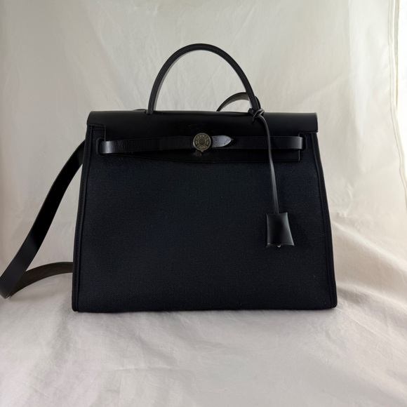 HERMÈS Herbag Zip 31 bag in Black - Picture 9 of 17